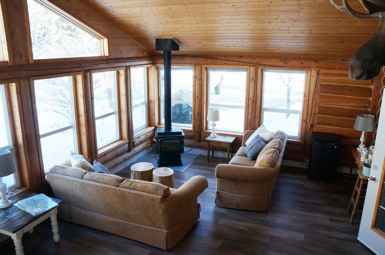 Whitewater Lodge Golden Exterior photo